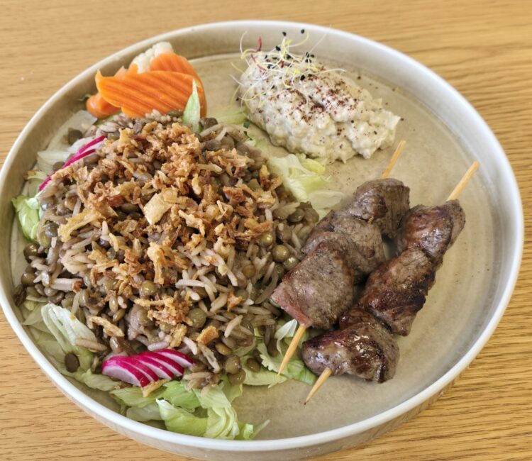 Brochettes d'agneau moudardara moutabal