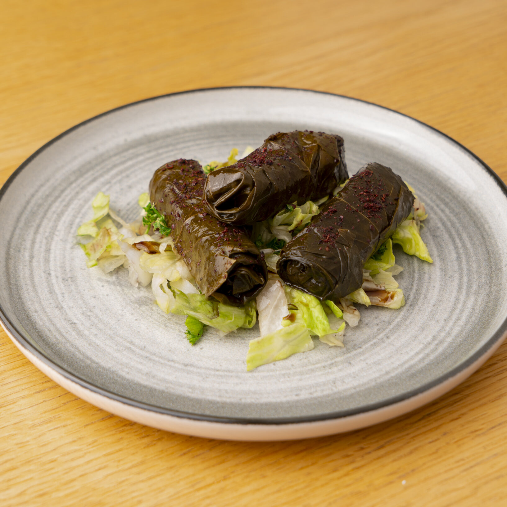 mezzes feuilles de vigne farcies au riz et tomate