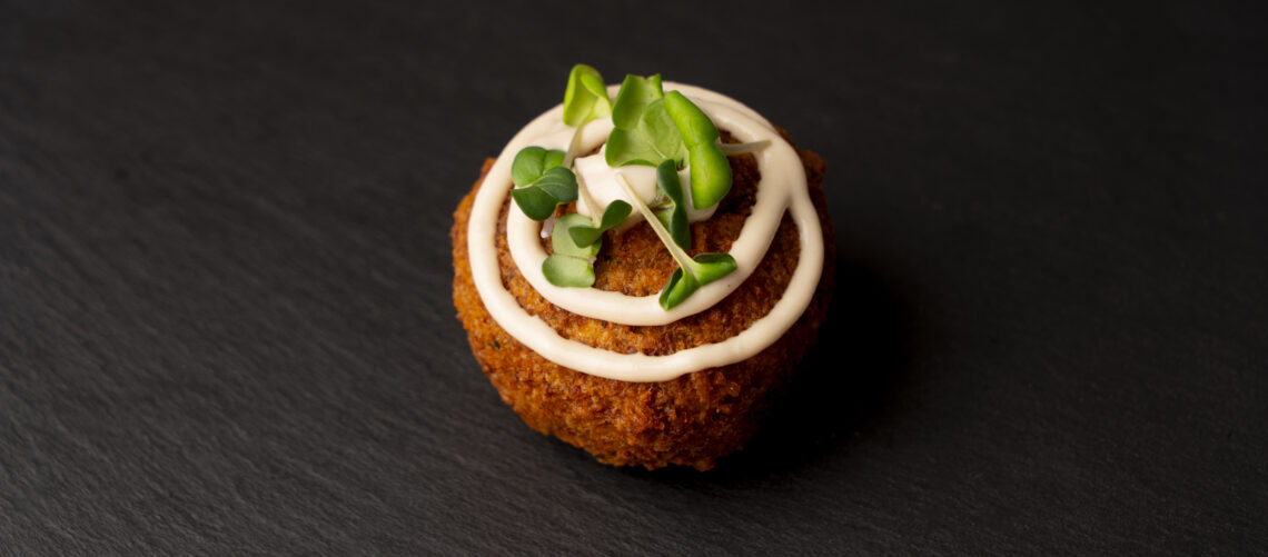 mezze falafel : croquette de pois chiche et sauce tarator