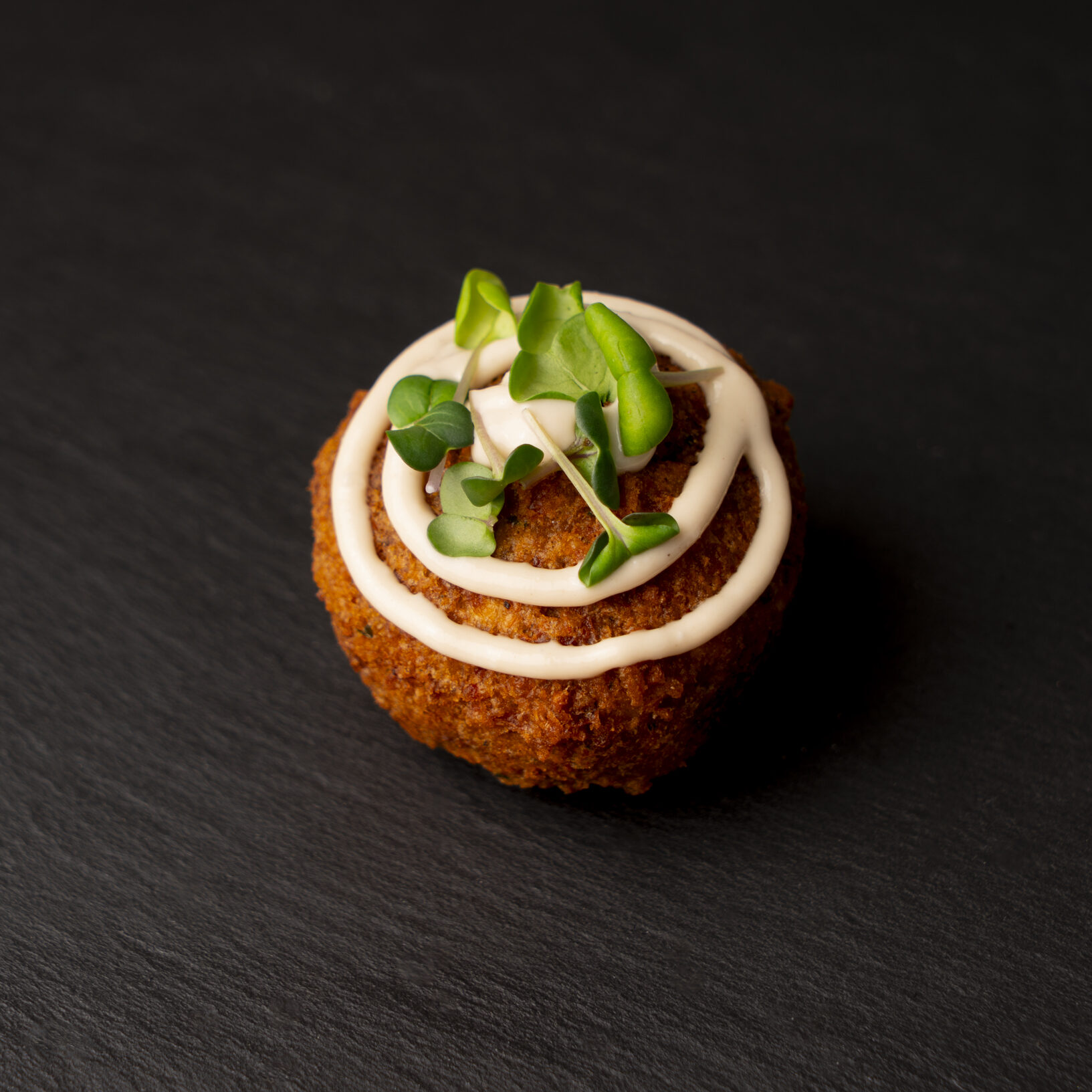 mezze falafel : croquette de pois chiche et sauce tarator
