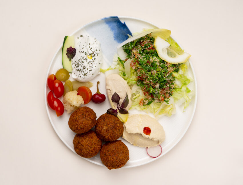traiteur-libanais-bordeaux-assiette-a-emporter-speciale-falafel assiette a emporter speciale falafel : falafels, taboule libanais, houmous et labne
