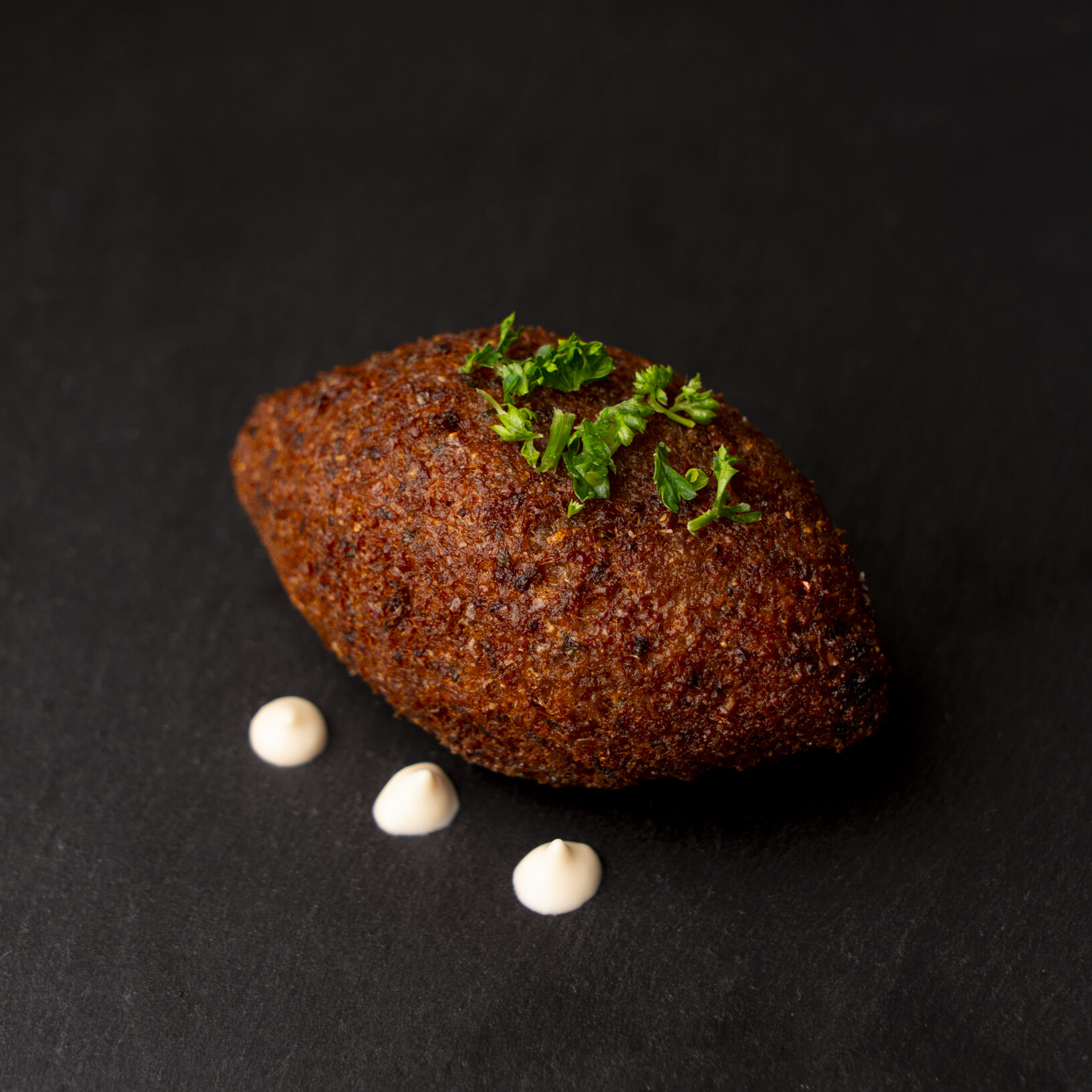 mezzes kebbe : croquette de boulghour et boeuf